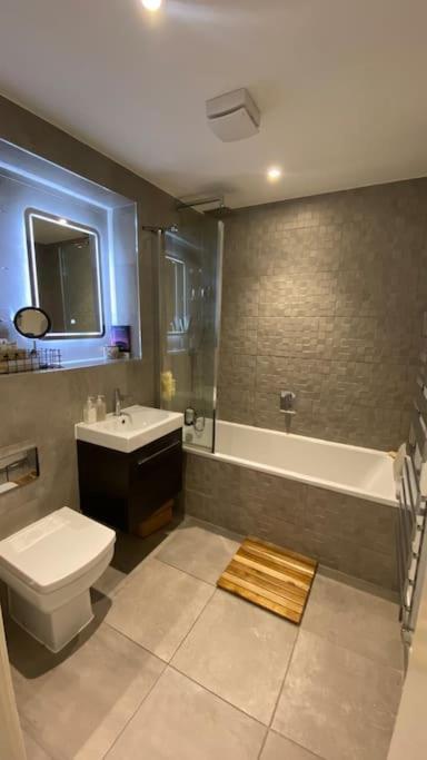 London Luxe: Stylish Studio Exterior foto